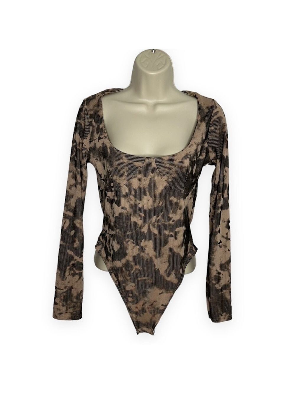 Pretty Little‎ Thing Beige Tie Dye Bodysuit Size US 6 - Picture 2 of 7